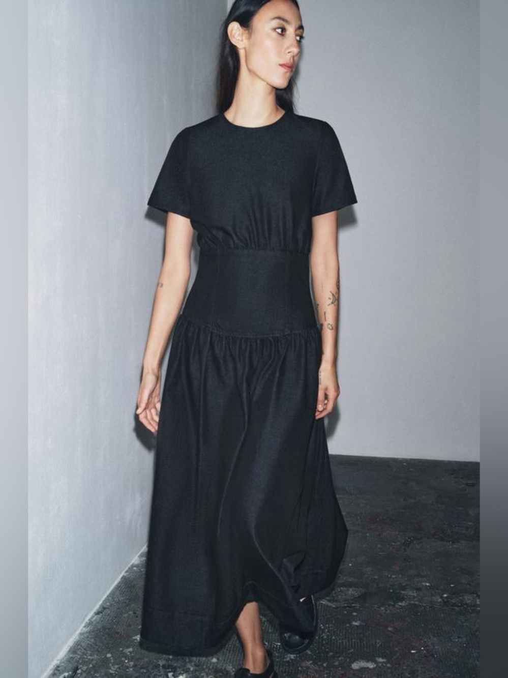 Zara Dark Wash Denim Midi Dress Short Sleeve Fitted Waist Size Small